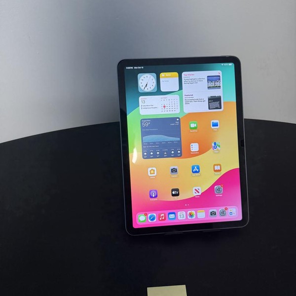 Apple iPad Air 5th Gen - Wi-Fi, 64 GB, Purple, A2588