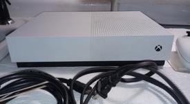 Mint
													Xbox One S (2016) - White, 1 TB, All Digital Edition, photo 4 of 27