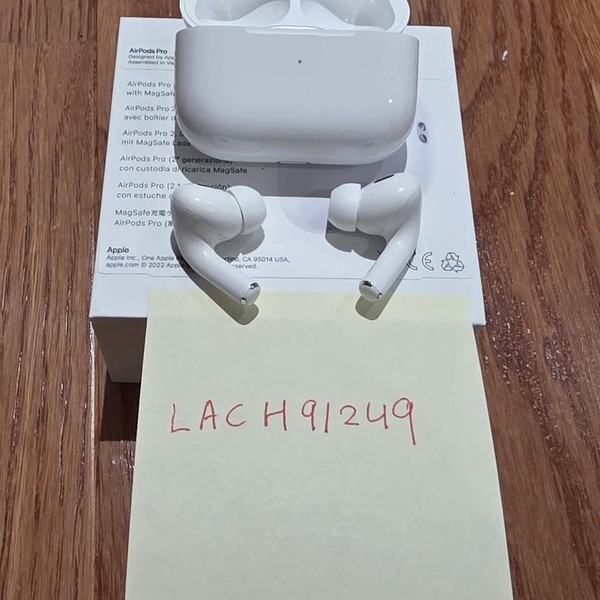 Apple AirPods Pro 2 - Lightning