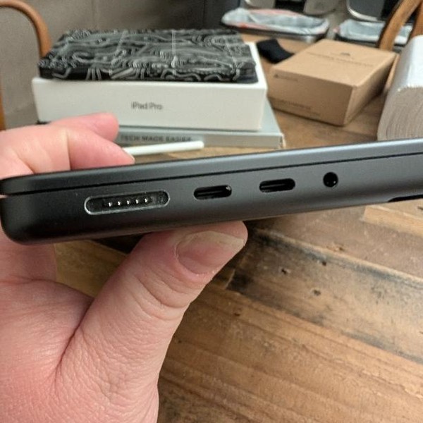 MacBook Pro Late 2023 (M3) - 14 inch - 1 TB, Black, 36 GB, Apple M3 Max 14-core, 30-core GPU