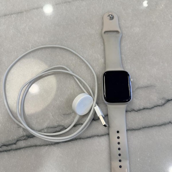 Apple Watch Series 8 45mm - Silver, A2771 - GPS, Aluminum