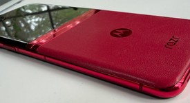 Mint
													Motorola Razr Plus (2023) - Unlocked, Magenta, 256 GB, 8 GB, photo 4 of 21