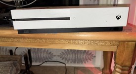 Good
													Xbox One S (2016) - White, 1 TB, All Digital Edition, photo 5 of 9