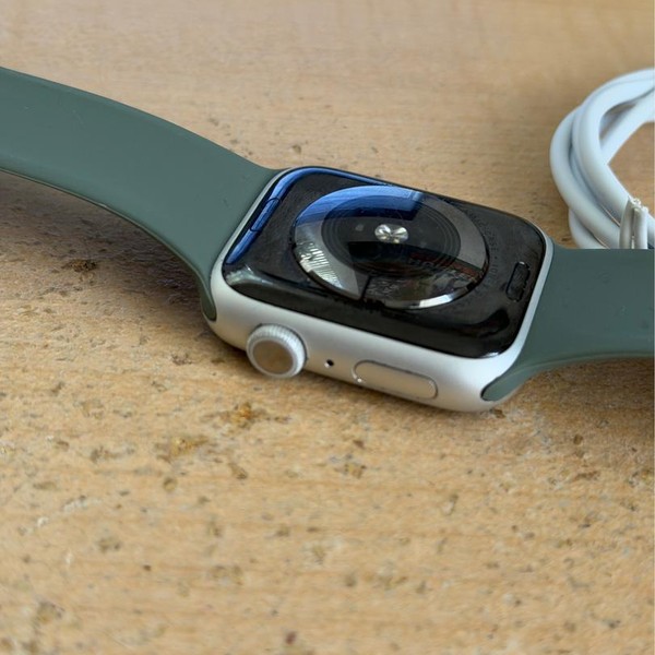 Apple Watch Series 5 44mm - Silver, A2093 - GPS, Aluminum