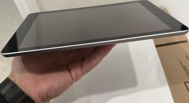 Mint
													Apple iPad 6th Gen - Unlocked, Gray, 32 GB, A1954, photo 2 of 10