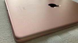Good
													Apple iPad Pro 9.7" - Unlocked, Rose Gold, 32 GB, A1674, photo 3 of 3