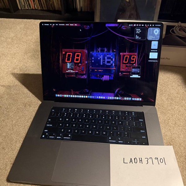 MacBook Pro 2021 - 16 inch - 1 TB, Silver, 16 GB, Apple M1 Pro 10-core