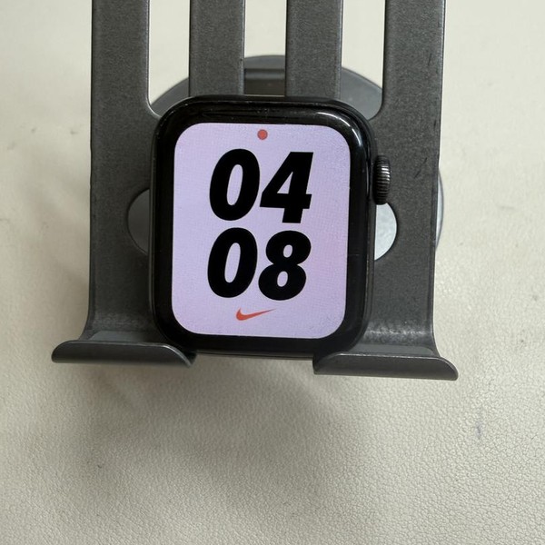 Apple Watch SE 1st Gen 40mm - Unlocked, Gray, A2353 - Cellular, Nike