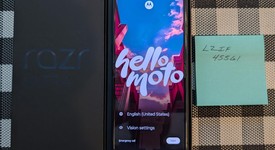 Mint
													Motorola Razr Ultra (2025) - Unlocked, PANTONE Scarab, 512 GB, 16 GB, photo 2 of 7