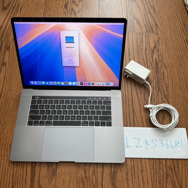 MacBook Pro 2018 (With Touch Bar) - 15 inch - 1 TB, Gray, 16 GB, Intel Core i7