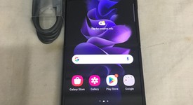 Good
													Samsung Galaxy Z Flip3 5G - Unlocked, Black, 128 GB, 8 GB, SM-F711U1, photo 4 of 7