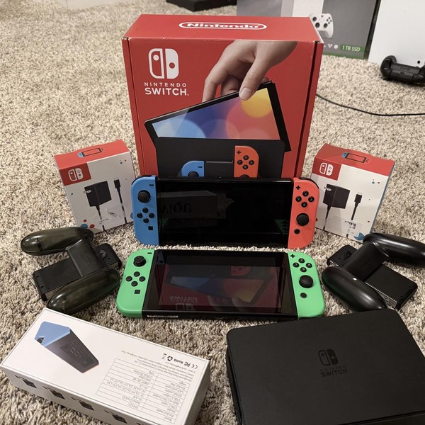 Nintendo Switch - OLED - 64 GB, Red & Blue