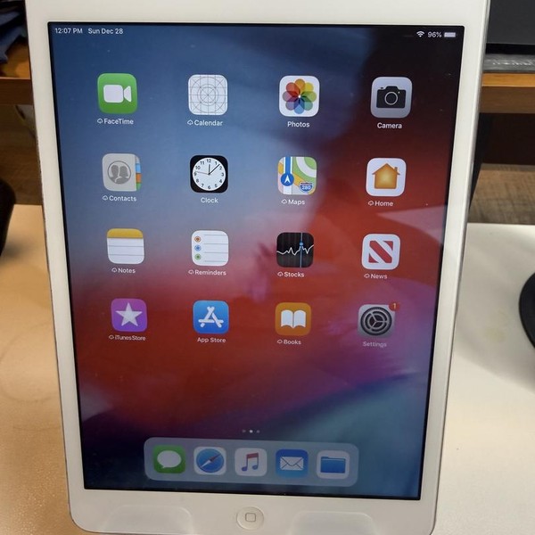 Apple iPad Mini 2 Retina - Unlocked, 32 GB, White