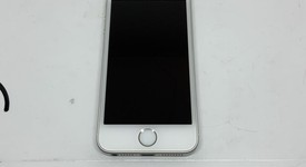 Good
													Apple iPhone SE 1st Gen 2016 - Unlocked, Silver, 32 GB, A1723, photo 4 of 9