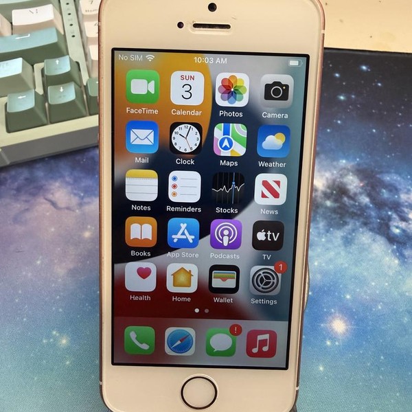 Apple iPhone SE 1st Gen 2016 - Unlocked, 32 GB, Rose Gold, A1662