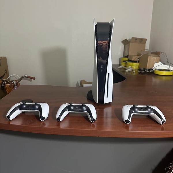 PlayStation 5 Standard Edition (2020) - 825 GB, White, Standard Edition