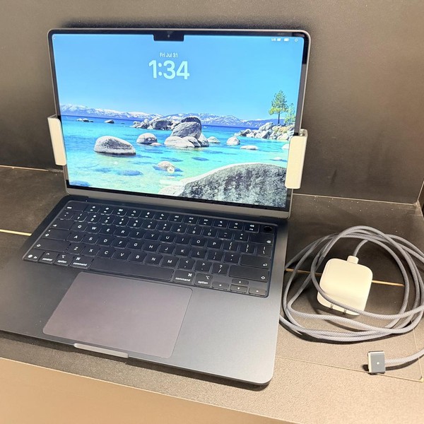 MacBook Air 2026 (M5) - 13 inch - 512 GB, Midnight, 16 GB, Apple M5 10-Core (10-core GPU)