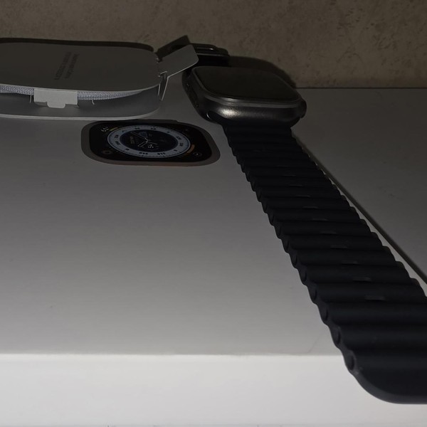 Apple Watch Ultra 49mm - Unlocked, Titanium, A2622