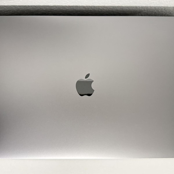 MacBook Pro 2017 (With Touch Bar) - 15 inch - 256 GB, Gray, 16 GB, Intel Core i7