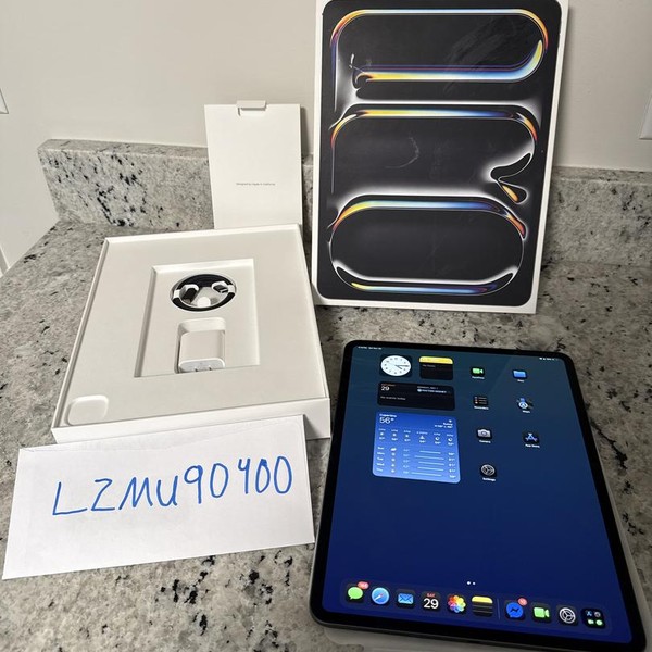 Apple iPad Pro 13 inch (M4) 2024 - Wi-Fi, 256 GB, Black, 8 GB, A2925, Standard Glass