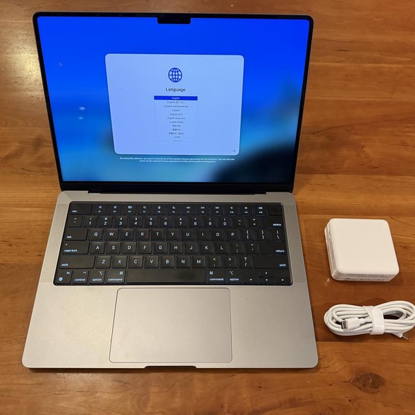MacBook Pro 2021 - 14 inch - 512 GB, Gray, 16 GB, Apple M1 Pro 8-core