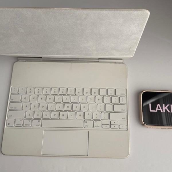Apple Magic Keyboard for iPad Pro - White