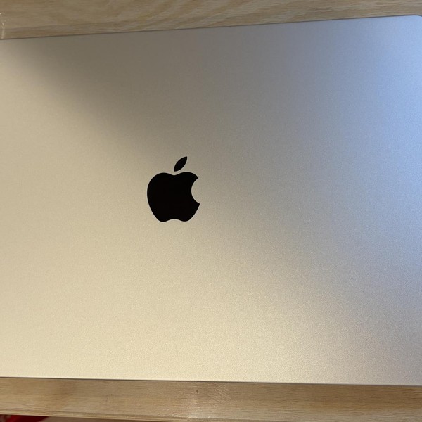 MacBook Pro 2024 - 16 inch - 1 TB, Silver, 48 GB, Apple M4 Max 16-core