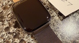 Good
													Apple Watch Series 10 42mm - Unlocked, Natural, A3001 - Cellular, Titanium, photo 3 of 8
