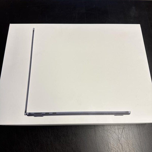 MacBook Air 2022 (M2) - 13 inch - 256 GB, Midnight, 16 GB, Apple M2