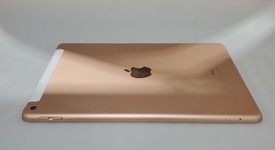 Fair
													Apple iPad 8th Gen - Unlocked, Gold, 32 GB, A2428, photo 3 of 7