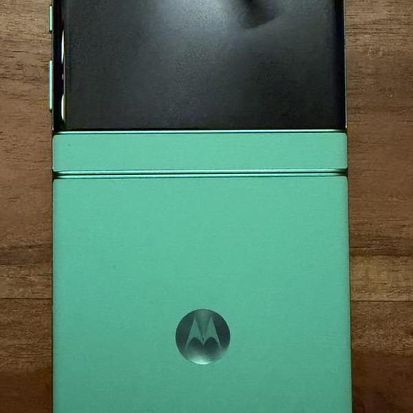 Motorola Razr (2025) - Unlocked, 256 GB, Green, 8 GB