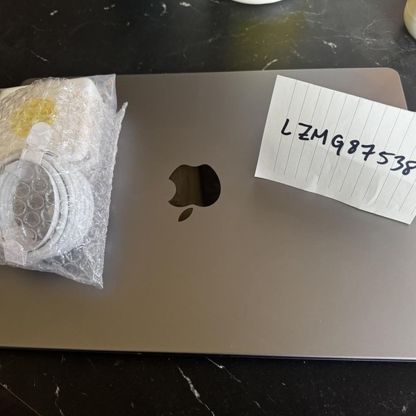 MacBook Pro 2021 - 14 inch - 2 TB, Gray, 64 GB, Apple M1 Max