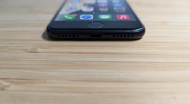 Good
													Apple iPhone SE 3rd Gen 2022 - Unlocked, Midnight, 128 GB, A2595, photo 4 of 15