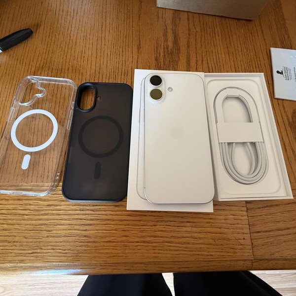 Apple iPhone 17 - Unlocked, 256 GB, White, A3258