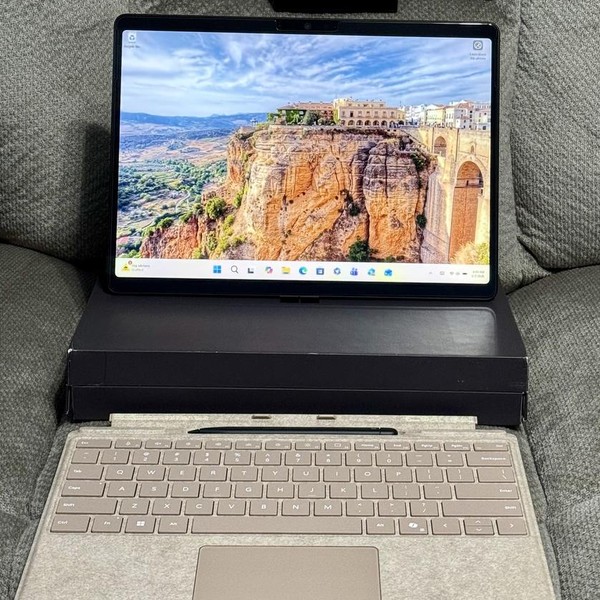 Microsoft Surface Pro 11 - 512 GB, Black, 16 GB, Snapdragon X Plus