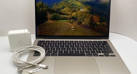 Good
													MacBook Air 2022 - 13" - Apple M2, Starlight, 256 GB, 8 GB, photo 1 of 12