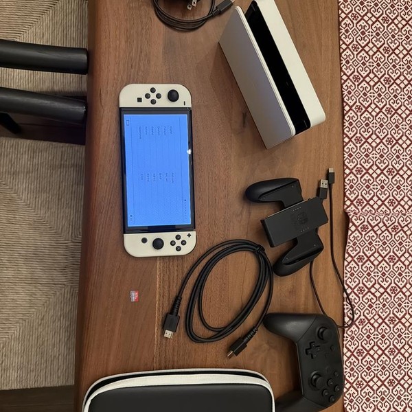 Nintendo Switch - OLED - 64 GB, White