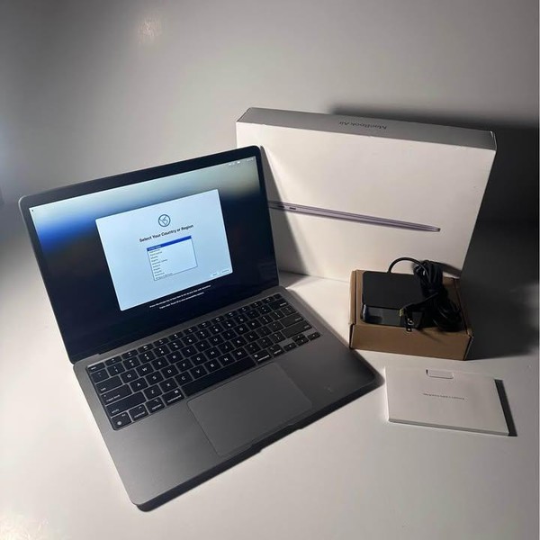 MacBook Air 2020 - 13 inch - 256 GB, Gray, 8 GB, Apple M1