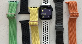 Good
													Apple Watch SE 1st Gen 44mm - Unlocked, Gray, A2354 - Cellular, Aluminum, photo 3 of 12