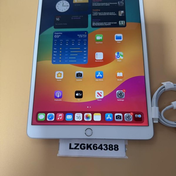 Apple iPad Air 3rd Gen - Unlocked, 64 GB, Silver