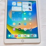 Good Apple iPad (5th Gen) - Wi-Fi, 32 GB, Gold, A1822