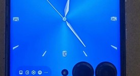 Good
													Motorola Razr (2025) - Unlocked, Blue, 256 GB, 8 GB, photo 3 of 8