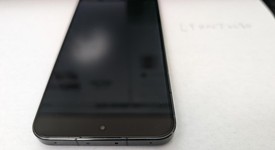 Fair
													Xiaomi 13 - Unlocked Non-US, Black, 256 GB, 12 GB, photo 3 of 11