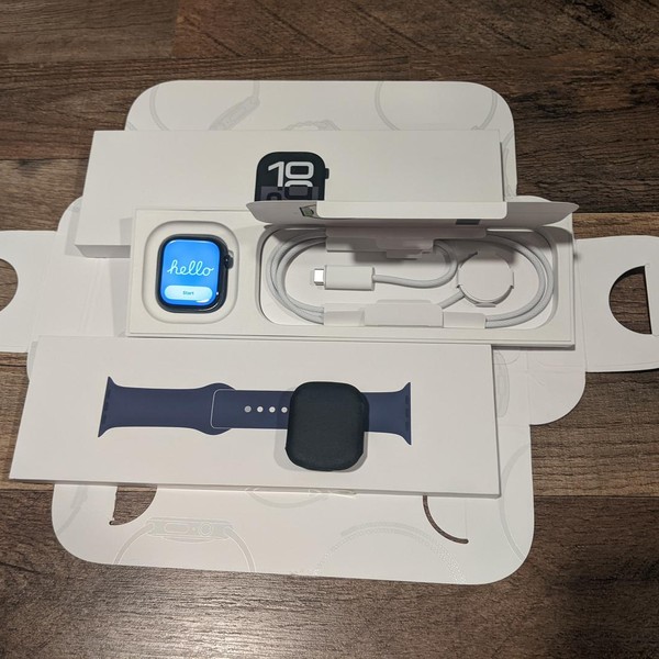 Apple Watch Series 10 42mm - Black, A2997 - GPS, Aluminum