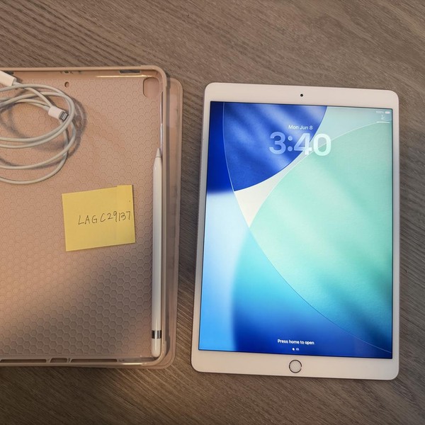 Apple iPad Air (3rd Gen) - Wi-Fi, 64 GB, Gold