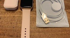 Good
													Apple Watch Series 4 44mm - Unlocked, Gold, A1976 - Cellular, Aluminum, photo 2 of 6