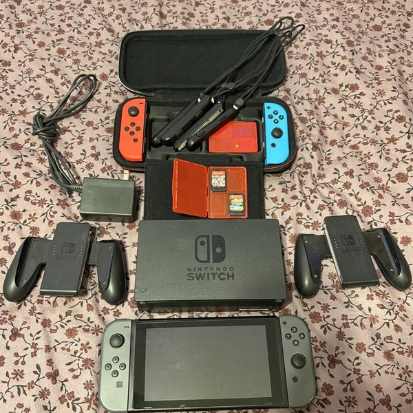Nintendo Switch - 32 GB, Red & Blue