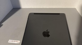 Good
													Apple iPad 7th Gen - Unlocked, Gray, 128 GB, A2200, photo 3 of 5