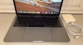 Good
													MacBook Pro 2018 (With Touch Bar) - 13" - I7, Gray, 512 GB, 16 GB, photo 4 of 9