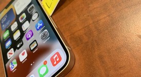 Mint
													Apple iPhone 13 - Xfinity, Pink, 128 GB, A2482, photo 3 of 7